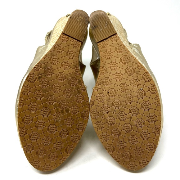 Lilly Pulitzer Kristin Gold Leather Peep Toe Slingback Wedge Heel Sandals Sz 6.5 - Picture 8 of 10